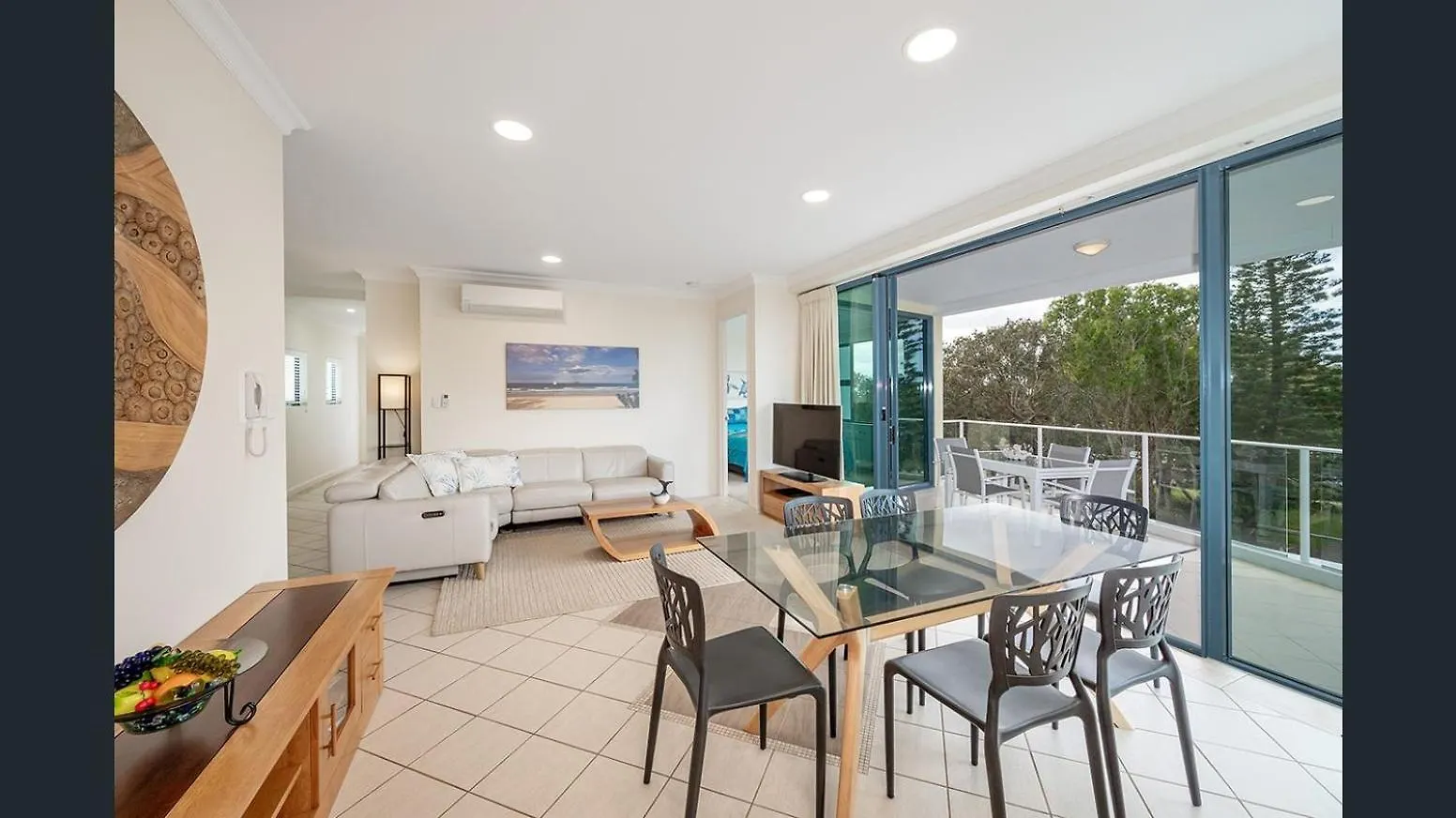 Sea Breeze At Mudjimba Beachside, Tennis Pool Apartment