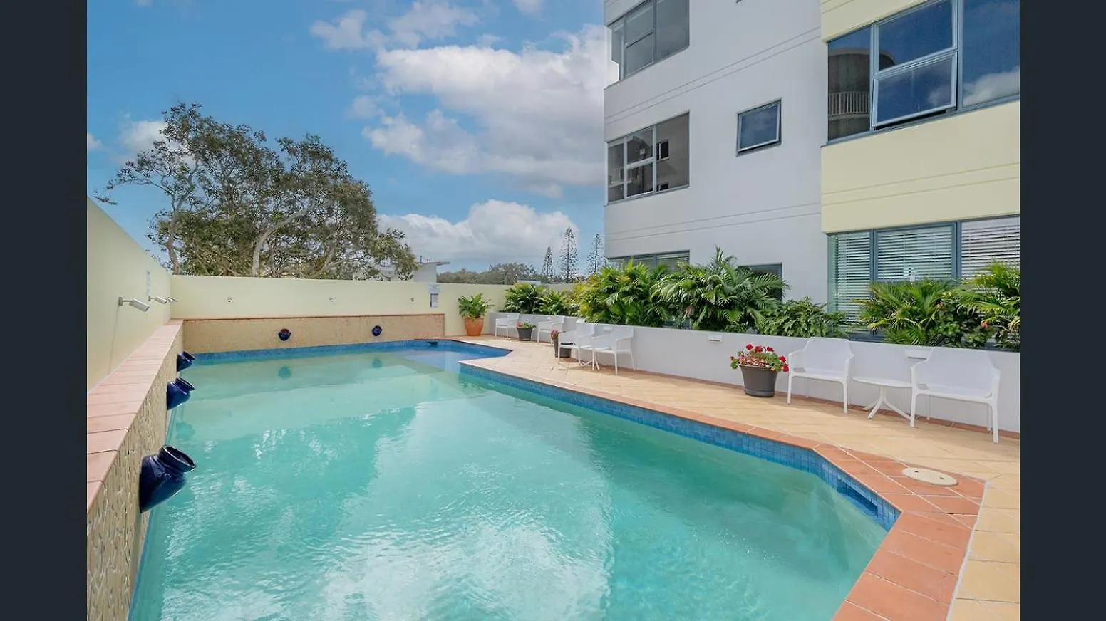 Sea Breeze At Mudjimba Beachside, Tennis Pool Australien