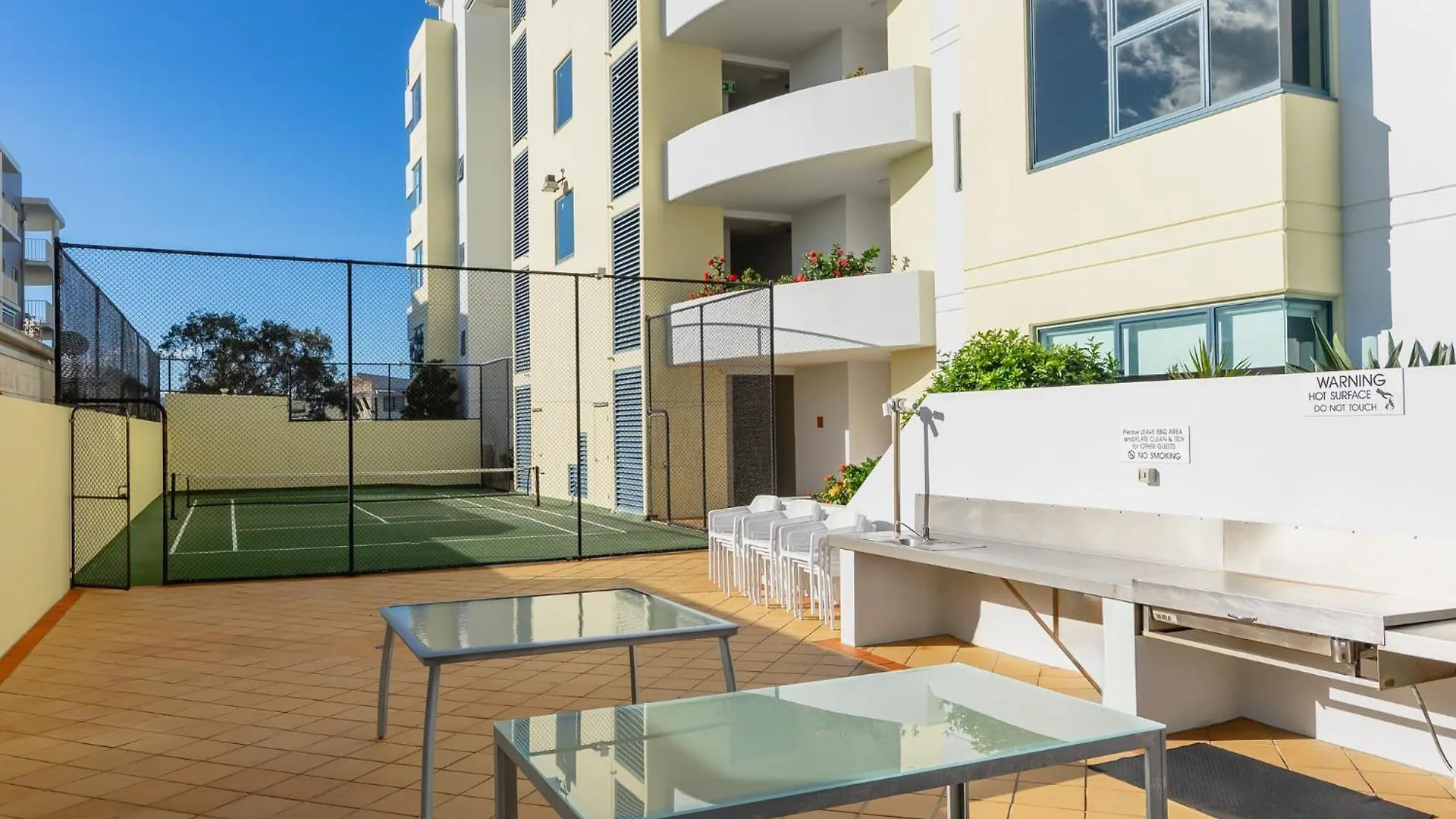 Sea Breeze At Mudjimba Beachside, Tennis Pool Apartment